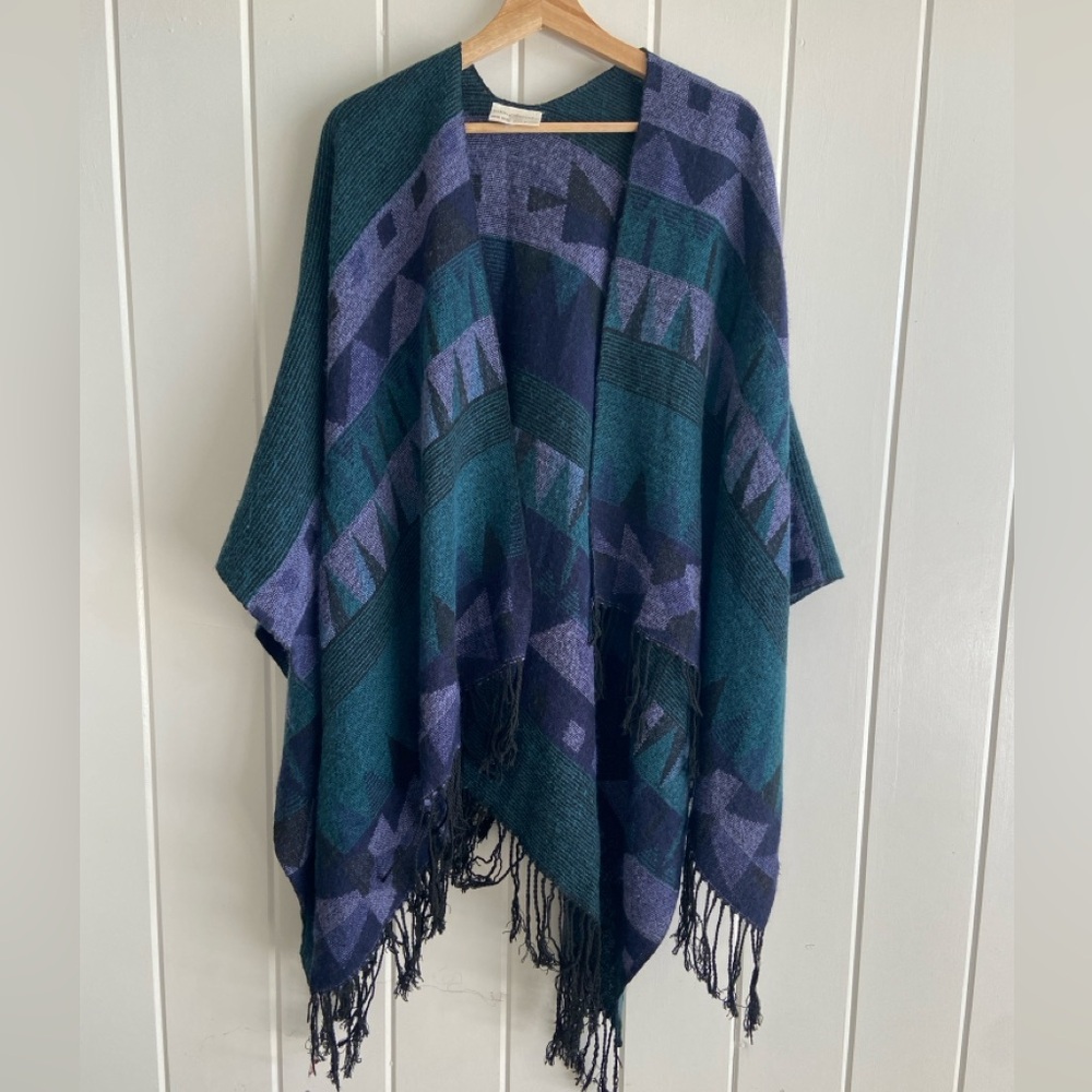 Bobbie Brooks ONE SIZE Boho Aztec Poncho Open Front  Knit Fringe Lagenlook Cozy